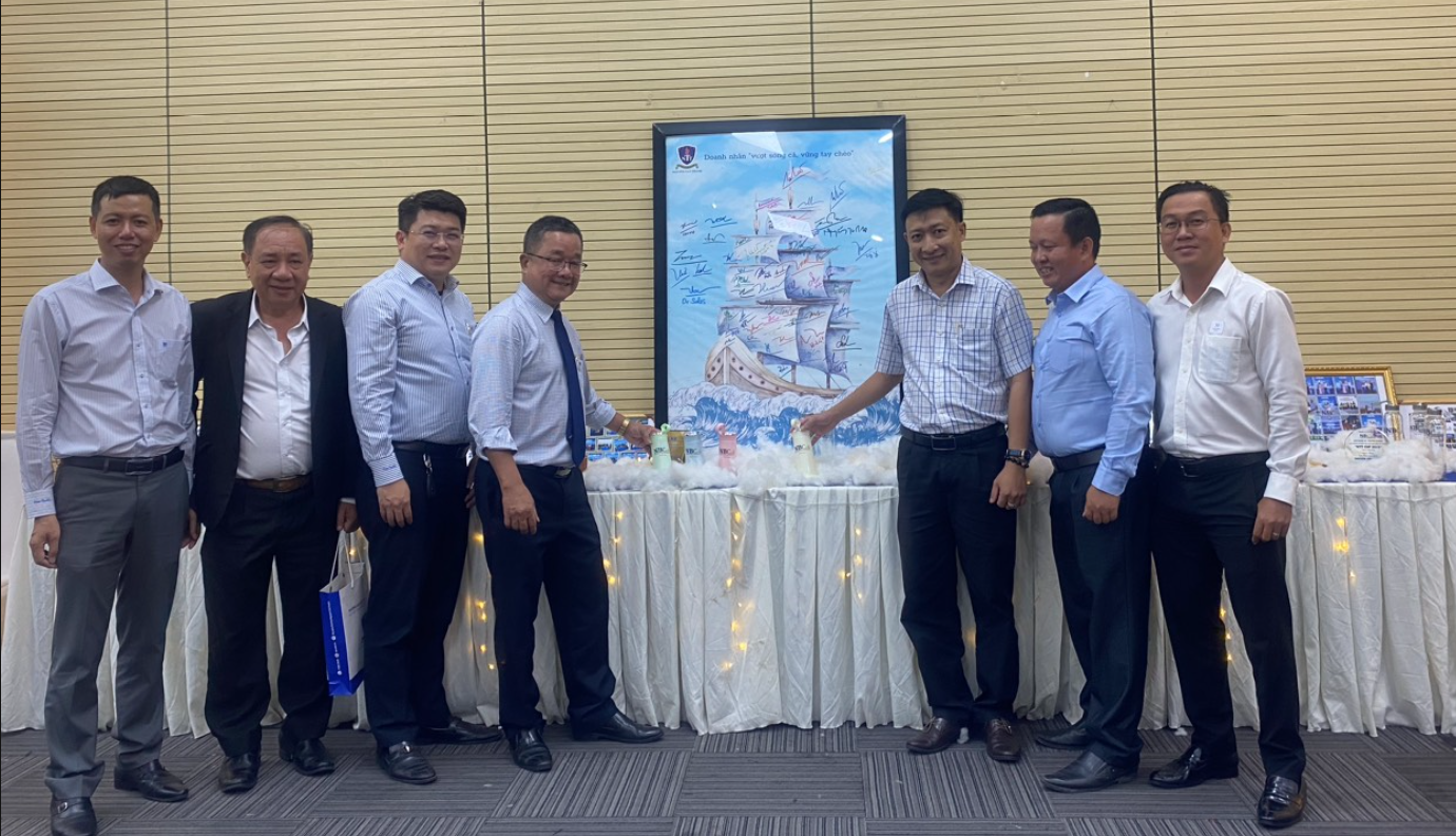 Câu[-]lạc[-]bộ[-]Doanh[-]nghiệp[-]Trường[-]Đại[-]học[-]Nguyễn[-]Tất[-]Thành[-]tổng[-]kết[-]hoạt[-]động[-]năm[-]2023[-]và[-]đề[-]ra[-]phương[-]hướng[-]cho[-]năm[-]2024;